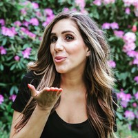 Noor pun terpikir untuk menjadi seorang motivator penuh waktu. Ia kemudian beralih ke media sosial untuk menjangkau klien. Bisnis barunya ini pun berkembang cukup pesat seiring perjalanan waktu.Foto: Instagram @mumprenoor