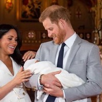 Archie lahir pada 6 Mei 2019 di Rumah Sakit Portland, Windsor, Inggris. Dua hari setelahnya, ia baru diperkenalkan ke depan publik. Foto: Getty Images