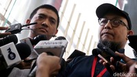 Novel, selaku korban, berharap motif politik yang disebut tim gabungan itu bukan upaya untuk berspekulasi.