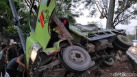 Kecelakaan itu terjadi sekitar pukul 06.00 WIB.