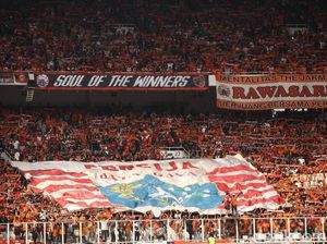 Berbenturan dengan Pemain Persija, Natshir Dilarikan ke Rumah Sakit