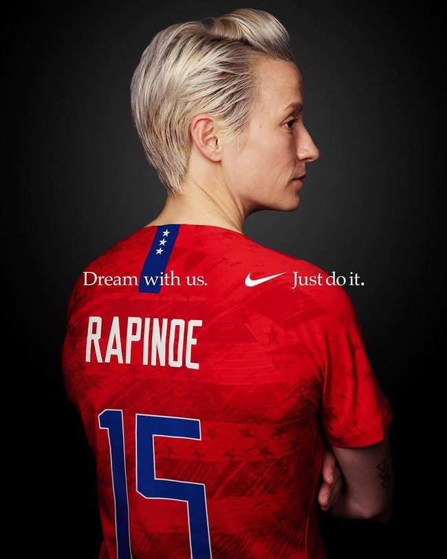 Ini liar tapi aku sekarang punya lebih banyak kemampuan dari pada kebanyakan atlet pira karena mereka tidak perlu memikirkan apapun dan mereka tidak memikir apapun. Dari usia 14 hingga 15, pria-pria ini tidak berpikir atau mereka harus berpikir mengenai hal lain selain menjadi pemain bola yang baik. Itu pekerjaan mereka, ini fokus utama mereka, ungkapnya dilansir Washington Post. Foto: Instagram @mrapinoe