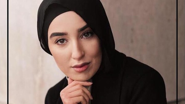 Inspirasi Gaya Hijab Warna Netral ala Hijabers Cantik Swedia Imane