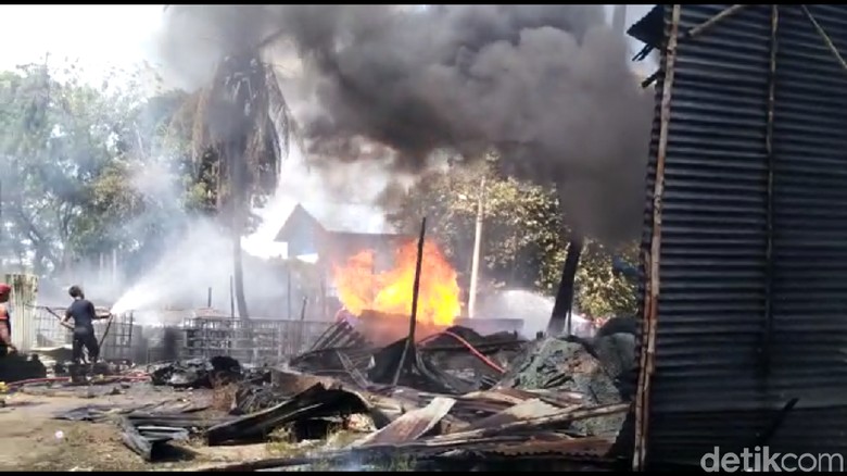 Gudang Penampungan Minyak di Jambi Terbakar, Polisi Telusuri Legalitas Gudang Penampungan Minyak di Jambi Terbakar, Polisi Telusuri Legalitas