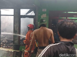 Kebakaran Besar di Tebet Diduga Dipicu Korsleting Listrik