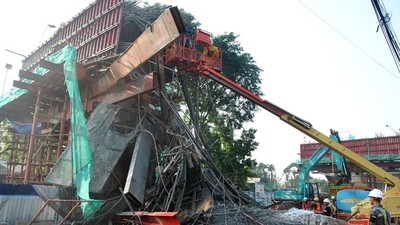 Penampakan Tiang Penyangga Tol Lingkar Bogor yang Ambruk