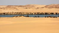 Jika musim panas tiba, danau ini akan mengeras dan berubah warnanya menjadi putih. Namun saat musim dingin, danau garam akan mencair dan airnya jernih berwarna biru. (iStock)