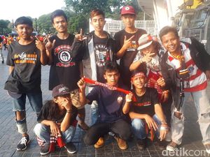 Solider dengan Kawan, The Jakmania Ini Rela Tiket Hangus