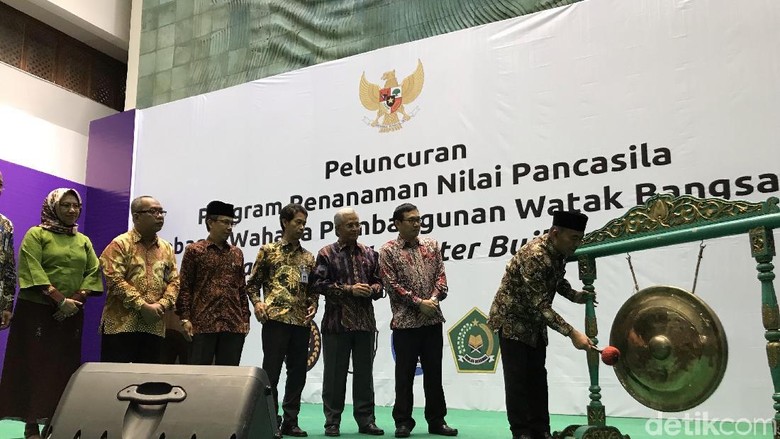 Mendikbud Ingin Guru Kreatif Ajar Pancasila: Bukan Soal di Depan Kelas Mendikbud Ingin Guru Kreatif Ajar Pancasila: Bukan Soal di Depan Kelas