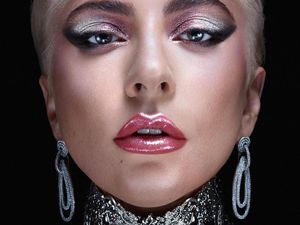 Promo Makeup, Lady Gaga Pakai Anting Rinaldy Yunardi