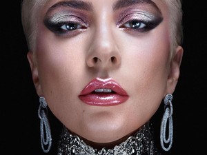 Promo Makeup, Lady Gaga Pakai Anting Rinaldy Yunardi