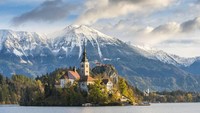 Berikutnya ada Slovenia. Negara yang berada di benua Eropa ini menduduki posisi ke delapan sebagai negara paling damai di dunia dengan skor 1.355. Andrea Comi/Getty Images.