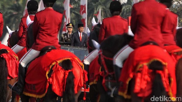 Jokowi Jadi Inspektur Upacara HUT ke-73 Bhayangkara