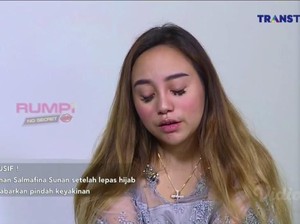 Pakai Kalung Salib, Salmafina Pindah Agama