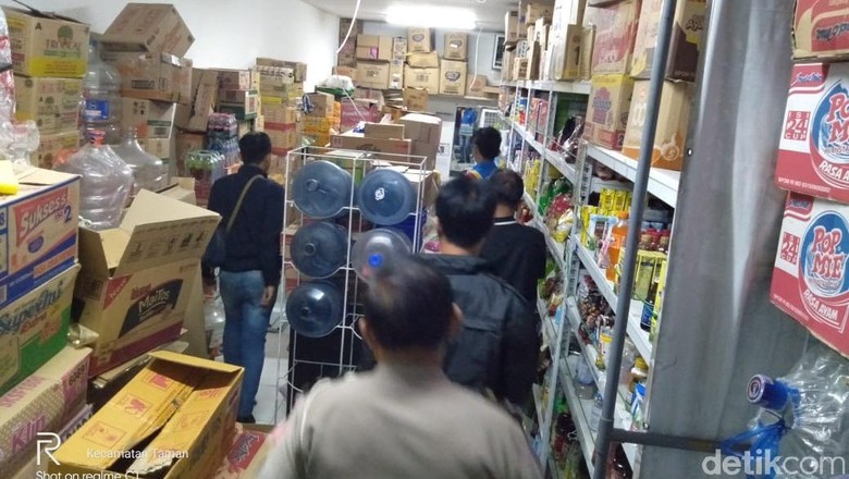 Perampok Bacok Pegawai Minimarket di Sidoarjo, Bawa Lari Uang Puluhan Juta Perampok Bacok Pegawai Minimarket di Sidoarjo, Bawa Lari Uang Puluhan Juta