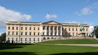 Istana Kerajaan di Norwegia menjadi tempat tinggal keluarga kerajaan. Selain itu, istana ini juga menjadi tuan rumah saat beragam acara resmi digelar. Istimewa/Romaoslo/Getty Images.