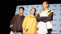 Mikha Angelo, Raisa dan Marco Steffano saat ditemui di perilisan single Kembali di Plaza Senayan, Jakarta Pusat pada Selasa (9/7). Pool/Palevi S/detikFoto.