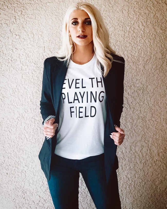 Ia pun menuduh tim memecatnya karena diskriminasi gender, setelah menerapkan serangkaian aturan ketat yang memperlakukan pemandu sorak berbeda karena mereka perempuan Foto: Instagram @jacalynbailey