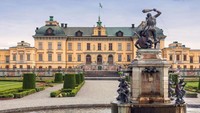 Istana Drottningholm yang dibangun pada abad ke-17 menjadi tempat tinggal permanen keluarga kerajaan Swedia. Istimewa/Marcus Lindstorm/ Getty Images.