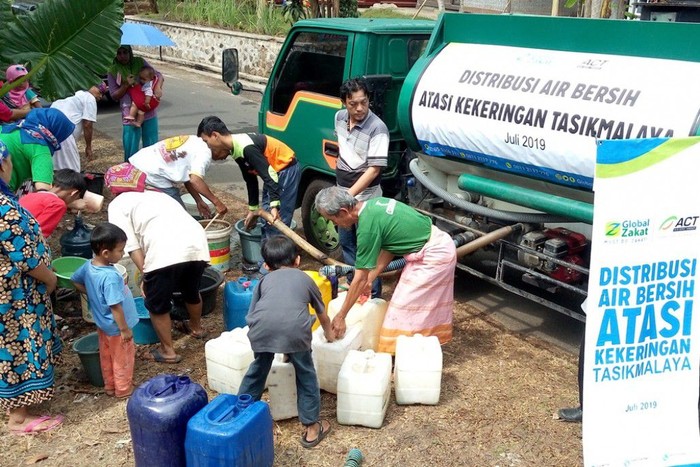 Bantu Kekeringan di Tasikmalaya, ACT Distribusikan 25.000 Liter Air
