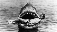 Jaws mungkin jadi salah satu film yang membuat kita takut terhadap hiu, namun ternyata Steven Spielberg sangat menikmati monster animatronicnya itu. Dok. Ist