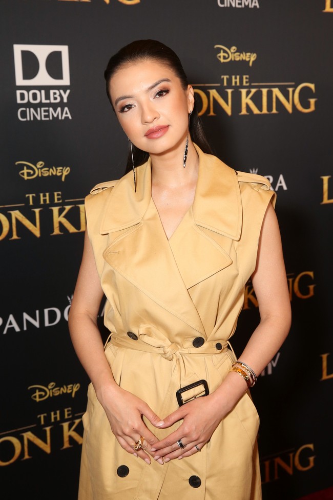 Inilah penampilan aktris dan model Raline Shah saat menghadiri premier The Lion King versi terbaru di Hollywood, California, AS, Selasa (9/7/2019). Acara tersebut juga dihadiri Beyonce yang mengisi suara karakter Nala. (Foto: Alberto E. Rodriguez/Getty Images for Disney)