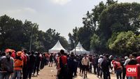 Ratusan Jakmania Antre Tukar Tiket, Polisi Berjaga-jaga