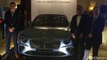 Bentley Continental GT Atap Terbuka Meluncur di Jakarta