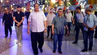 Founder & Chairman of CT Corp Chairul Tanjung (CT) meninjau Trans Studio Mall (TSM) Jakarta di Cibubur, pada Selasa (9/7/2019) malam.