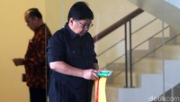 Dia dperiksa sebagai saksi untuk tersangka Sjamsul Nursalim dalam perkara korupsi Surat Keterangan Lunas (SKL) Bantuan Likuiditas Bank Indonesia (BLBI).