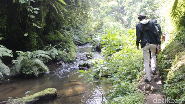 Menyusuri Sumber Air Wilayah Bandung Raya yang Mulai Mengering