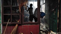 Perlahan-lahan api mulai padam.