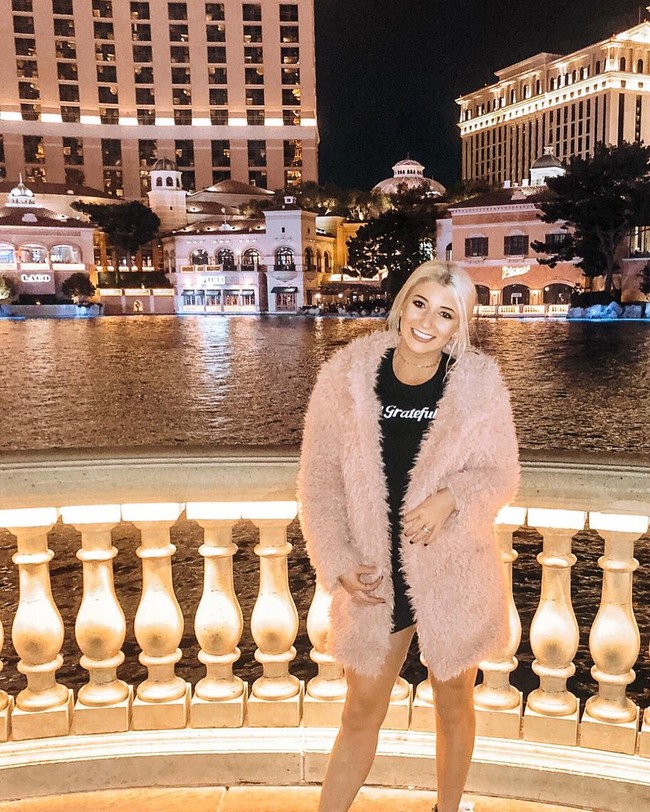 Wanita yang juga merupakan seorang selebgram ini pun dipecat setelah ia berbagi foto dirinya yang dianggap terlalu vulgar. Pihak Saints sendiri rupanya melarang cheerleadernya untuk tampil tanpa busana, seminude, atau berbagi foto dalam balutan lingerie. Foto: Instagram @jacalynbailey