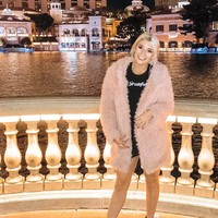 Wanita yang juga merupakan seorang selebgram ini pun dipecat setelah ia berbagi foto dirinya yang dianggap terlalu vulgar. Pihak Saints sendiri rupanya melarang cheerleadernya untuk tampil tanpa busana, seminude, atau berbagi foto dalam balutan lingerie. Foto: Instagram @jacalynbailey