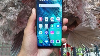 vivo S1 mengusung layar Super AMOLED. (Foto: detikINET/Muhamad Imron Rosyadi)