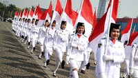 Pasukan Paskibra turut serta memeriahkan acara HUT Bhayangkara ke-73 yang digelar di Monas, Jakarta, Rabu (10/7/2019).