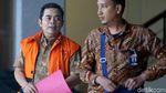 Usai Diperiksa KPK, Achmad Junaidi Tutupi Borgol dengan Map