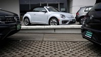 Mobil VW sendiri terus berevolusi, begini tampang terbaru Volkswagen Beetle. Justin Sullivan/Getty Images.