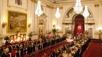 Begini penampakan ketika acara khusus kerajaan sedang berlangsung di dalam Istana Buckingham. Tersedia 775 kamar di antaranya 19 kamar utama, 52 kamar kerajaan dan tamu, 188 kamar tidur staff, 92 kantor, dan 78 kamar mandi. Istimewa/Dominic Lipinski - WPA pool/Getty Images.