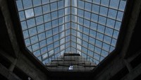Tak main-main, hotel dengan desain tak biasa itu dibuat menjulang setinggi 330 meter. Jauh lebih tinggi dari gedung-gedung lain di Pyongyang (AFP)