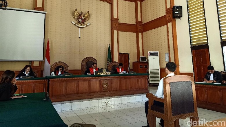 Akhir Cerita Pencurian Arloji Pilot Kleptomania Akhir Cerita Pencurian Arloji Pilot Kleptomania