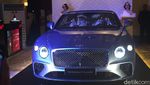 Bentley Continental GT Atap Terbuka Meluncur di Jakarta