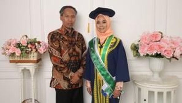 Driver Grab Ini Lulus Cumlaude Sambil Cari Nafkah Keluarga