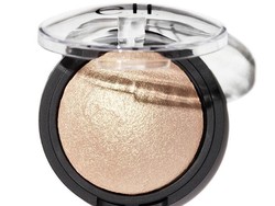 Video Pretty Little Hacks: Highlighter untuk Dark Circle, Works Nggak Sih?