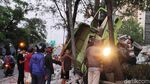 Kecelakaan Truk di Kemayoran, Sopir Terjepit