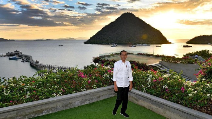 Presiden Jokowi saat meninjau kawasan wisata di Labuan Bajo, NTT.
