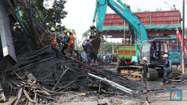 Perhatian! Jalur Parung Dialihkan Akibat Proyek BORR Ambruk