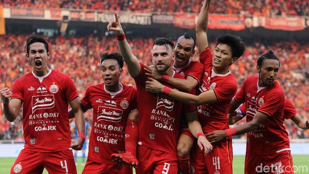 Persija Jakarta bermain imbang 1-1 dengan Persib Bandung di pekan ketujuh Liga 1 2019 di Stadion Utama Gelora Bung Karno, Senayan, Jakarta Selatan, Rabu (10/7/2019). Sempat unggul lewat Marko Simic, Macan Kemayoran dibobol Artur Gevorkyan.