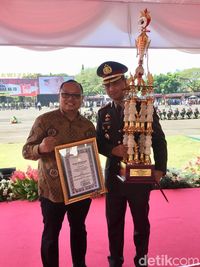 Juara 1 Siskamling Kapolda Cup 2019 wilayah Polresta Sidoarjo/
