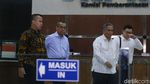 Ekspresi Emirsyah Satar Usai Diperiksa Sebagai Tersangka di KPK